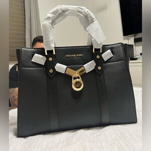 Micheal Kors Medium Pebble Leather Satchel - BRAND NEW